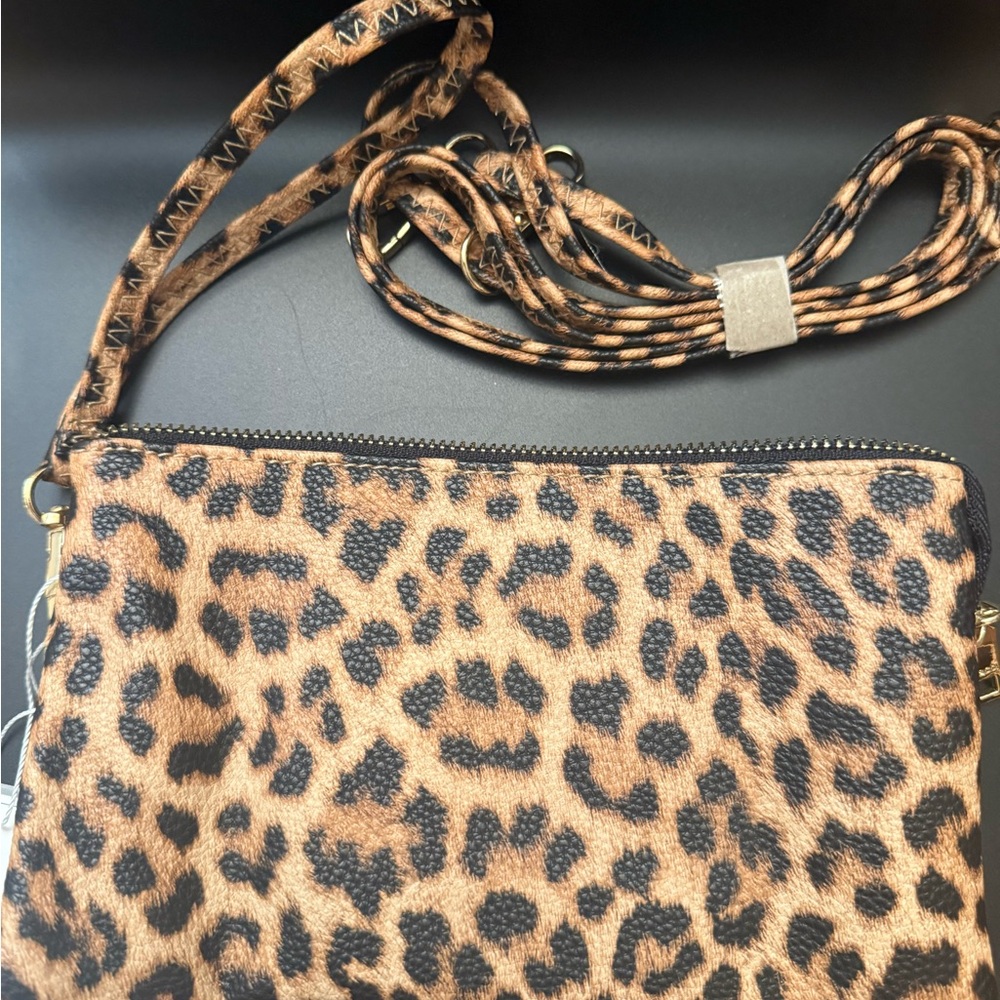 NWT Jen & Co Leopard Print Crossbody/Wristlet Bag